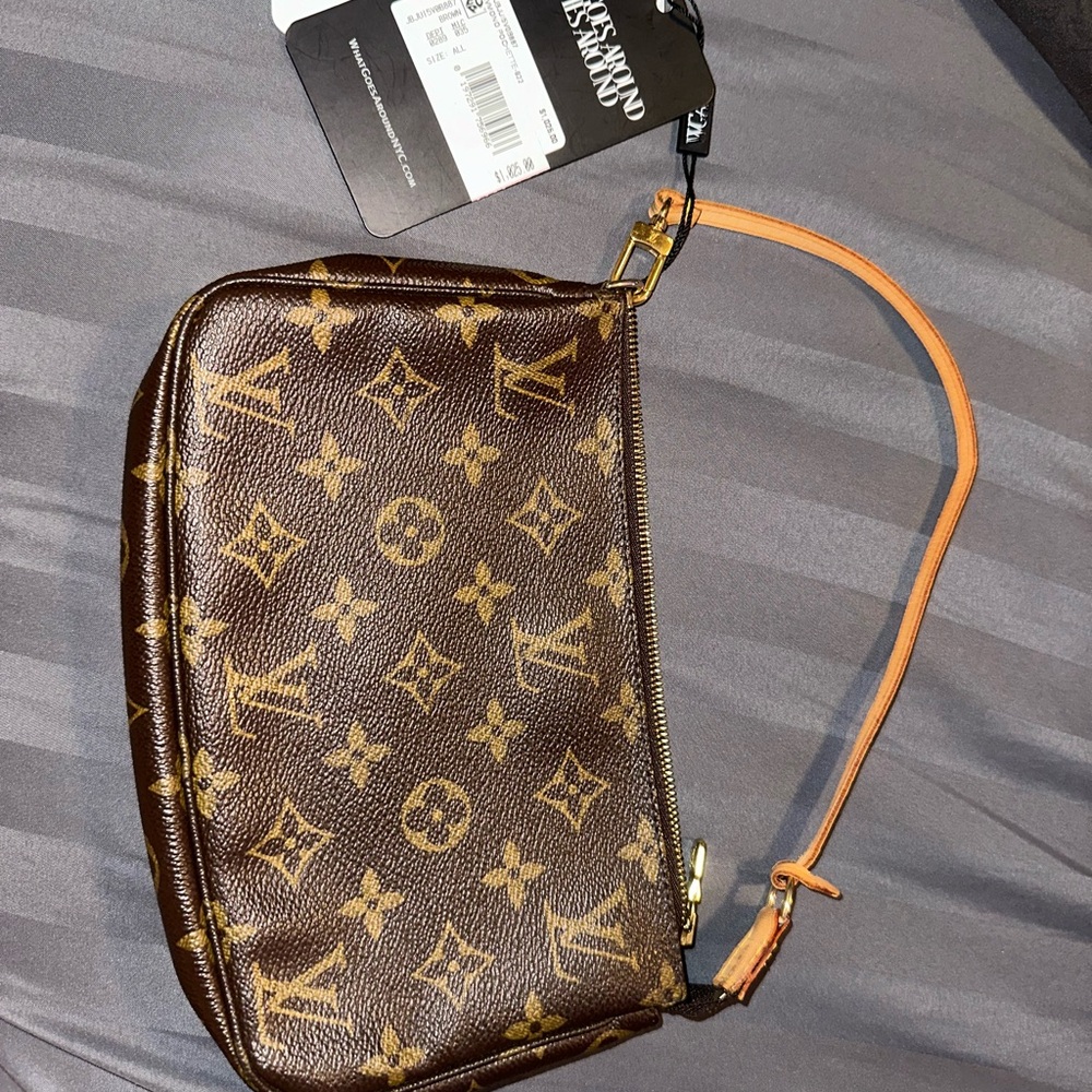 Louis Vuitton Pochette Assecoires Shoulder Bag Monogram Leather